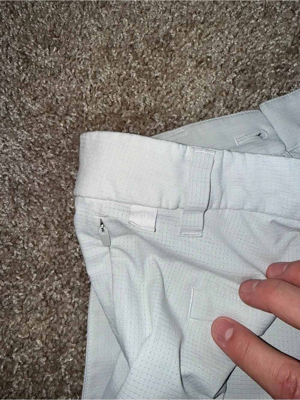 Lululemon men’s Commission Pant Slim fit size 32 WovenAir in vapor white